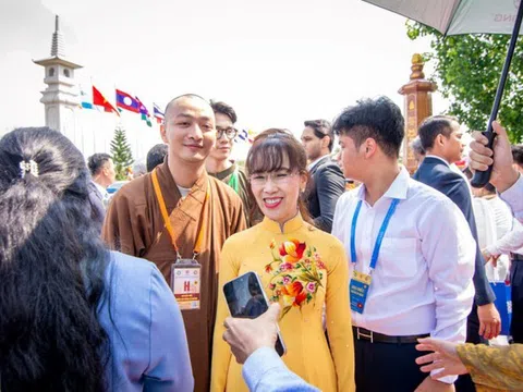 Tỷ phú Nguyễn Thị Phương Thảo tỏa sáng tại Vesak 2025: Doanh nhân giàu tâm mở lối kinh doanh vì cộng đồng