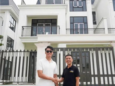 Choáng ngợp biệt thự mới của Thành Chung: Tuyển thủ Việt Nam tậu tổ ấm 3 tầng, sân thượng hoành tráng ở Hà Nội