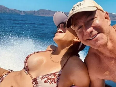 Jeff Bezos và hôn thê tình tứ trên siêu du thuyền 500 triệu USD trước thềm đám cưới cổ tích ở Venice