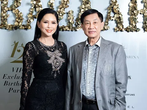 Nàng cựu tiếp viên Vietnam Airlines từng đốn tim tỷ phú Việt: Giờ là phu nhân quyền lực, sống trong biệt thự dát vàng 3 mặt tiền