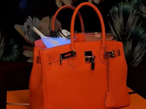 Bán cocktail, tặng túi xách Hermès Birkin