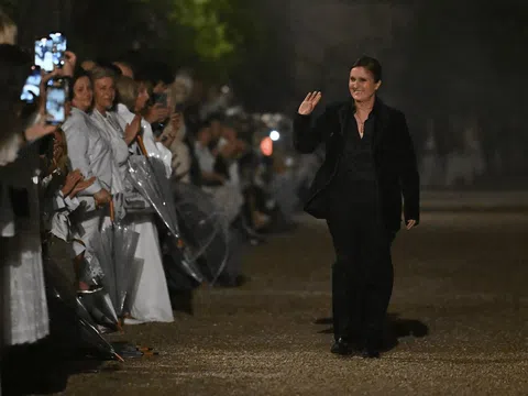 Chấn động làng thời trang: Maria Grazia Chiuri chia tay Dior sau 9 năm rực rỡ, để lại di sản nữ quyền và dấu ấn khó phai