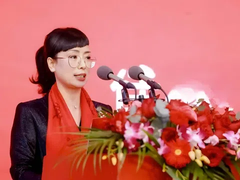 Nữ doanh nhân tỷ phú lừng danh bất ngờ sụp đổ giữa đỉnh cao sự nghiệp