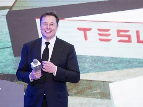 Elon Musk đối mặt nguy cơ bị trục xuất khỏi Mỹ