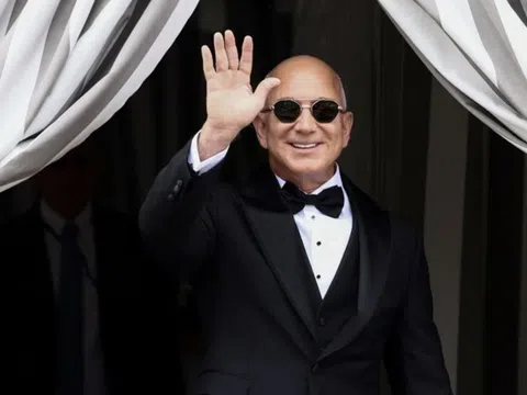 Tỷ phú Jeff Bezos tiếp tục bán cổ phiếu Amazon