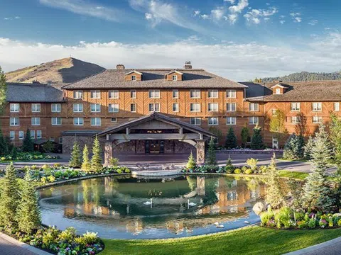 Giới siêu giàu hội tụ tại "Trại hè tỷ phú" Sun Valley, Elon Musk vắng mặt