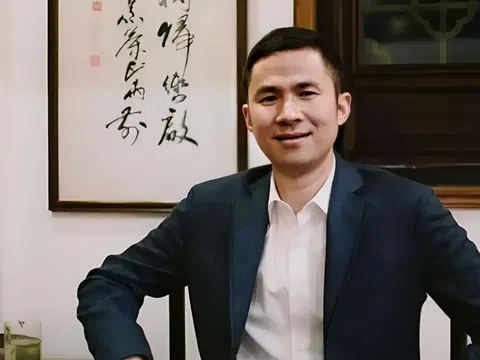 Thoát truy sát đầy kịch tính, vị tỷ phú 48 tuổi chọn cuộc sống ẩn dật thay vì xa hoa