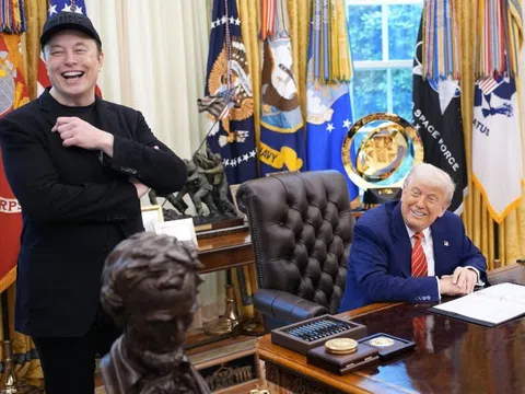 Tổng thống Donald Trump và Tỷ phú Elon Musk lần đầu xuất hiện trao đổi công khai sau những căng thẳng trước đó