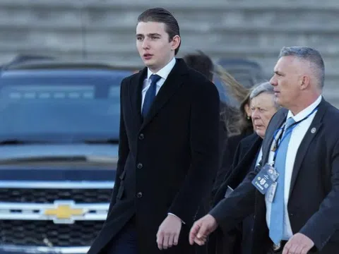 Thiếu gia Barron Trump hẹn hò