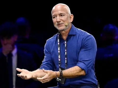 Tỷ phú Jeff Bezos: Kỷ nguyên sống ngoài không gian đang đến và robot sẽ là người tiên phong