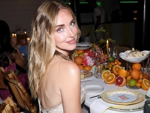 Kinh doanh và từ thiện cùng lúc: “Kim Kardashian Ý” phông bạt kiếm triệu USD như thế nào ?