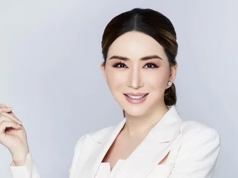 Nữ tỷ phú chuyển giới quyền lực thế nào trước khi bị phát lệnh bắt giữ?