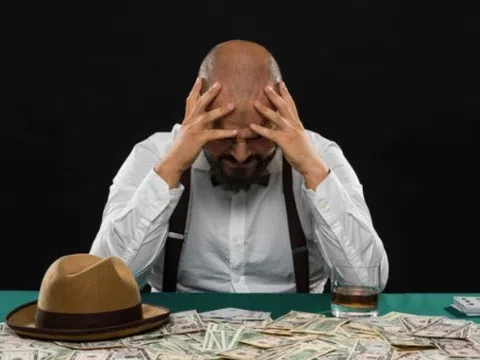 Triệu phú thừa nhận ‘xấu hổ vì quá giàu