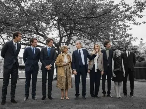 5 ái nữ, công tử nhà tỷ phú Bernard Arnault: Tuổi thơ như trong “lò luyện đế chế”, bữa trưa cũng bị kiểm tra bài