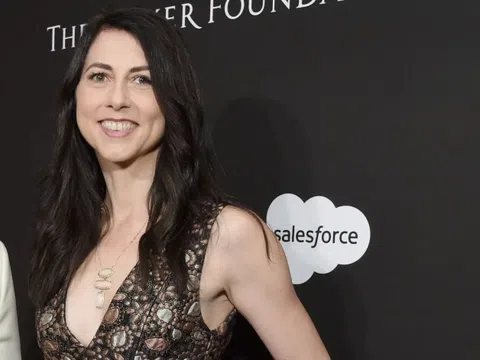 Cú sốc giới từ thiện: Người phụ nữ giàu nhất nhì thế giới trao 26 tỷ USD mà không cần một tờ đơn