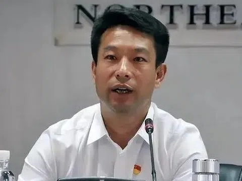 Chân dung tỷ phú “xếp tiền thành núi” thưởng Tết cho nhân viên