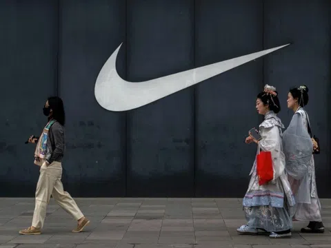 Cái khó của Nike khi doanh số tại Trung Quốc liên tục sụt giảm, cổ phiếu tiếp tục chịu áp lực