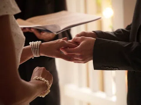 Hé lộ bữa tiệc kín giữa các thiếu gia giàu có và nghệ sĩ nổi tiếng