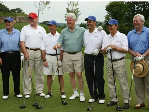 Người giàu mê golf, trượt tuyết không phải để sống ảo: đó là “sân chơi ngầm” quyết định sự nghiệp