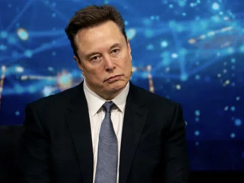 Tỷ Phú Elon Musk khẩu chiến gay gắt, đòi sa thải CEO hãng hàng không