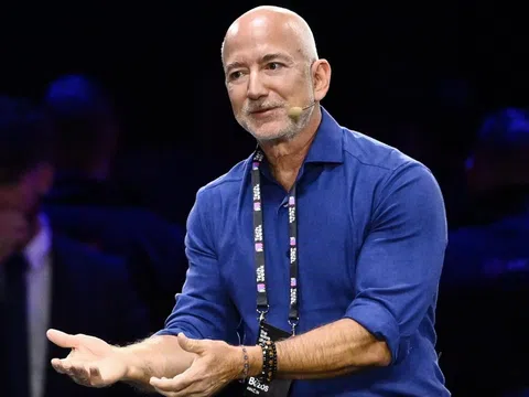Tỷ phú Jeff Bezos cảnh báo AI và khủng hoảng RAM sẽ chấm dứt kỷ nguyên máy tính cá nhân