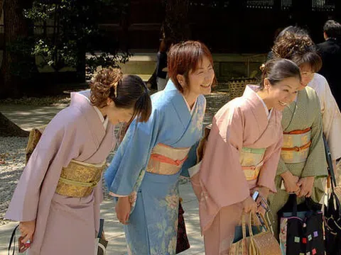 Góc khuất sau vẻ hào nhoáng của giới thượng lưu Nhật Bản