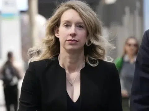 Hào quang tắt lịm: hành trình trượt dài của nữ tỷ phú Mỹ