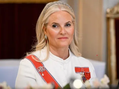 Thái tử phi Na Uy vướng tranh cãi vì mối quan hệ với tỷ phú Epstein