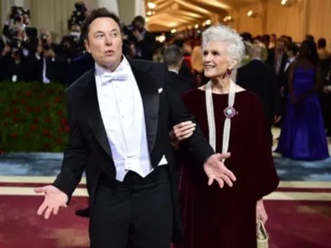 Không lâu đài, không penthouse, tỷ phú Elon Musk chọn sống trong nhà lắp ghép 30 m²