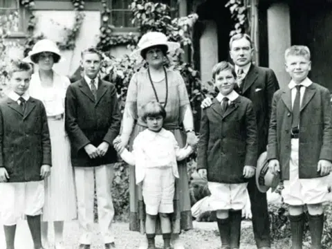 6 bí mật quan trọng giúp gia tộc Rockefeller giàu có qua 7 đời là gì?