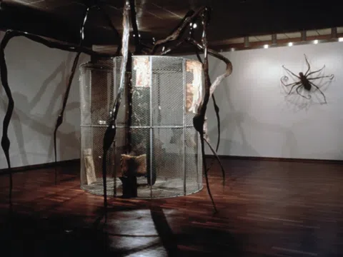 Kiệt tác Spider IV của điêu khắc gia vĩ đại Louise Bourgeois có giá dự kiến gần 20 triệu USD sẽ đấu giá tối nay