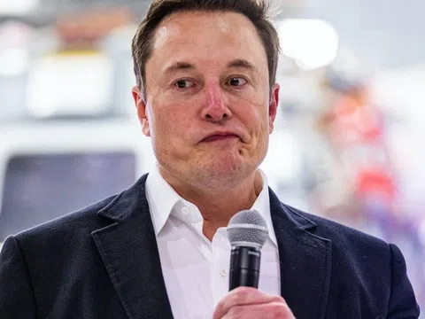 Elon Musk phản ứng ra sao khi bị gán mác "giàu nhờ gia đình"