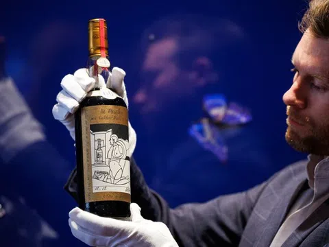 Chai whiskey 60 năm tuổi của Macallan được đấu giá thành công với mức giá 2,7 triệu USD, phá vỡ kỷ lục thế giới về chai rượu đắt nhất