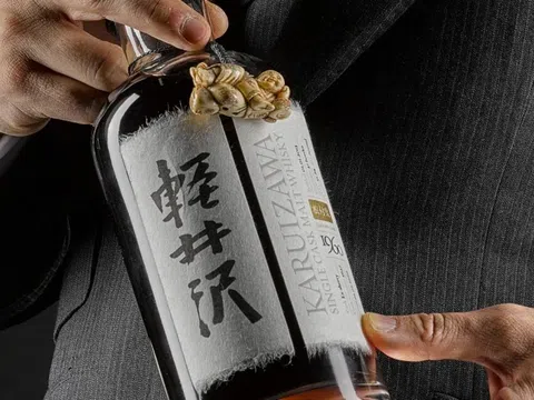 Một nhà sưu tập rượu Whisky giấu tên đã bán bộ sưu tập của mình với giá 3 triệu đô la. Điều gì đã khiến những chai rượu này trở nên đáng giá như vậy?