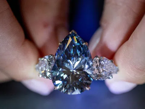 Chiêm ngưỡng viên kim cương xanh quý giá nhất từng được khai thác
