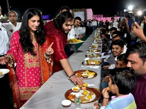 Cận cảnh tiệc mừng cưới xa hoa chưa từng thấy của quý tử người giàu nhất Ấn Độ