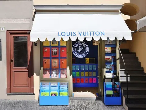 Có gì bên trong thư viện của các "ông lớn" Louis Vuitton, Saint Laurent, Gucci?