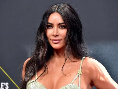 Tỷ phú Kim Kardashian chi gần nửa triệu đô la cho liệu trình trẻ hóa da