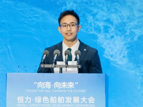 Chân dung của "Thái tử Giang Tô": 24 tuổi làm phó chủ tịch tập đoàn, đi làm bằng trực thăng