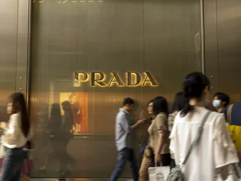 Mùa hè ế ẩm, đáng thất vọng của hai ông lớn thời trang Gucci, Prada