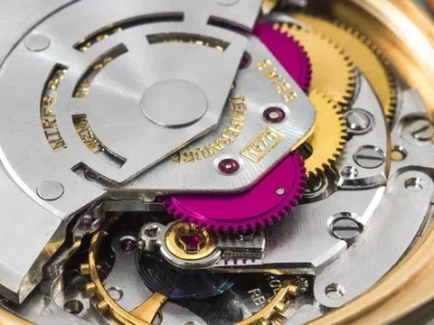 Rolex hoạt động như thế nào mà không cần dùng pin?
