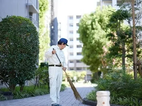 Triệu phú Nhật Bản kiếm hơn 4,7 tỷ đồng/năm nhưng vẫn làm công nhân vệ sinh: 'Tiền không phải tất cả'