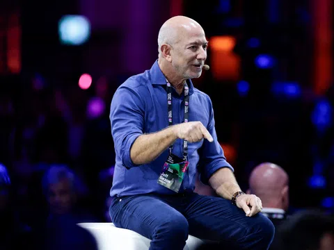Lời khuyên của tỷ phú Jeff Bezos: 'Đừng bỏ học để trở thành Bill Gates'