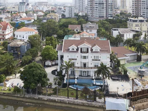 Chiêm ngưỡng biệt thự 3 mặt tiền của tỷ phú Johnathan Hạnh Nguyễn