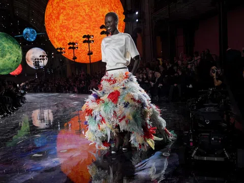 Chanel và Dior: Nghệ thuật tái định vị trong kỷ nguyên mới của thời trang cao cấp