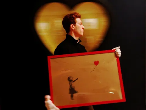 Điều gì sẽ xảy ra khi nghệ sĩ bí ẩn nhất thế giới bị lộ danh tính?