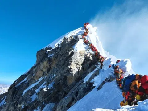 Sau 100 năm loài người chinh phục nóc nhà thế giới Everest, sức hút không ngừng gia tăng bất chấp bao người bỏ mạng dọc đường